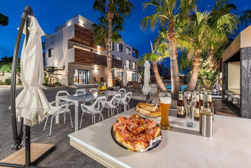 5 Stelle Piscina, Jacuzzi, Wifi - 2 Min Dal Mare Apartment Miami Playa Exterior foto